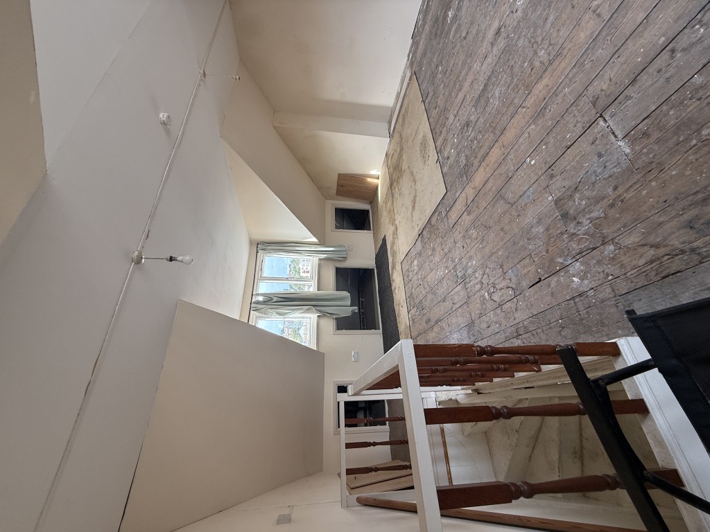 Lot: 44 - MIXED RESIDENTIAL AND COMMERCIAL BUILDING WITH POTENTIAL - Top floor bedroom with eaves storage and window